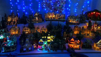 Anche quest’anno il Villaggio di Natale nelle piazze principali di Gino...